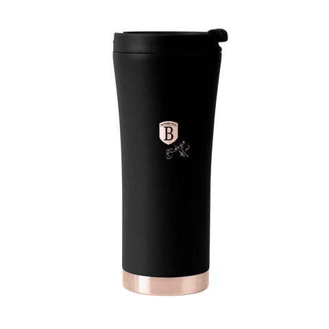 Imagem do produto: Caneca de café de 0,5L. Parte da Coleção Rosa Negra. Características: • Pintura de alta resistência • Material: corpo interno em aço inoxidável 18/10, tampa: plástico • Capacidade: 0,5 L • Cor: preto com detalhes em ouro rosa • Embalagem: meia xícara... (Vista de estúdio). Produto oficial Berlinger Haus, com o apoio da Promintra sl.