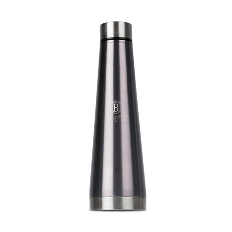 Imatge del producte de l'ampolla termos de 0,4L. Forma part de la Metallic Line Carbon Pro Edition. Característiques: • Material: cos interior d'acer inoxidable 18/10 • Capacitat: 0,4 L • Color: gris fosc metàl·lic • Embalatge: mitja caixa de regal. (Vista d'estudi). Producte oficial de Berlinger, impulsat per Promintra sl.