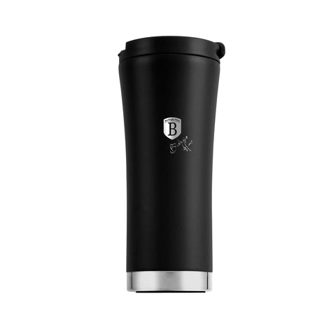 Imagem do produto: Caneca de café de 0,5L. Parte da Coleção Preto Fosco. Características: • Material: corpo interno em aço inoxidável 18/10, tampa: plástico com revestimento em pó fosco • Capacidade: 0,5 L • Cor: preto e prata • Embalagem: meia caixa de presente. (Vista do estúdio). Produto oficial Berlinger Haus, impulsionado por Promintra sl.
