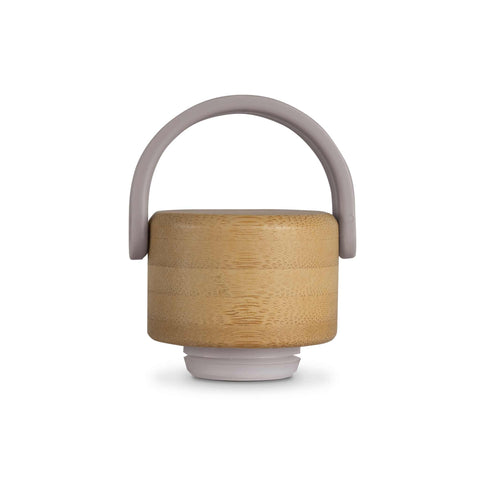 Imatge del producte de termos amb tapa de bambú de 0,5L. Forma part de la col·lecció Taupe. Característiques: • Material: acer inoxidable 18/10 amb recobriment en pols mat • Tapa de bambú • Capacitat: 0,5 L • Color: taupe mat • Embalatge: caixa de regal. (Vista d'estudi). Producte oficial de Berlinger, impulsat per Promintra sl.