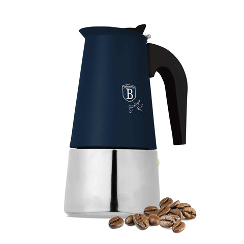 Imatge del producte de Cafetera de 6 tasses APTA PER A INDUCCIÓ. Forma part de la col·lecció Deep Sea. Característiques: • Material: acer inoxidable 18/10 • Capacitat: 6 tasses, 300 ml • Color: blau mat. (Vista d'estudi). Producte oficial de Berlinger, impulsat per Promintra sl.