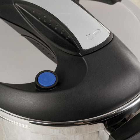 Product image of Turbo pressure cooker 6L. Part of the Eternal Collection . Features: • Material: 304 = 18/10 Stainless steel • Capacity: 6L • Size: 22*17,2 cm. (Studio view). Official Berlinger Haus product, boosted by Promintra sl.