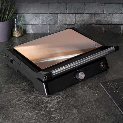 Product image of Electric grill with oil drip pan. Part of the Metallic Line Rose Gold Edition . Features: • Power: 2200W • Voltage: 220-240 V • NON-STICK coating on plate • Plate size: 29*23 cm • Color: rose gold • 2 IN 1 2 TYPES OF OPENING • Opening in.... (Studio view). Official Berlinger Haus product, boosted by Promintra sl.