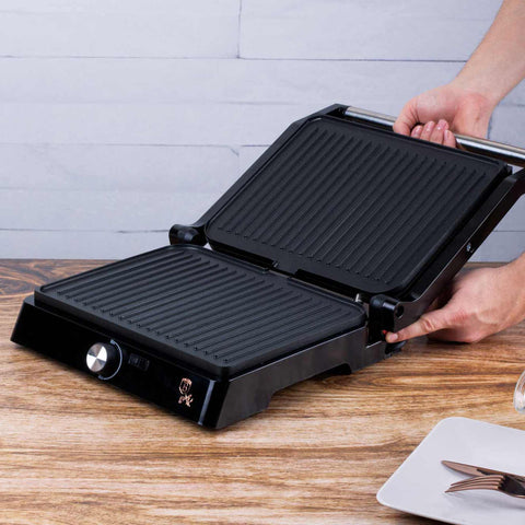 Product image of Electric grill with oil drip pan. Part of the Metallic Line Rose Gold Edition . Features: • Power: 2200W • Voltage: 220-240 V • NON-STICK coating on plate • Plate size: 29*23 cm • Color: rose gold • 2 IN 1 2 TYPES OF OPENING • Opening in.... (Studio view). Official Berlinger Haus product, boosted by Promintra sl.