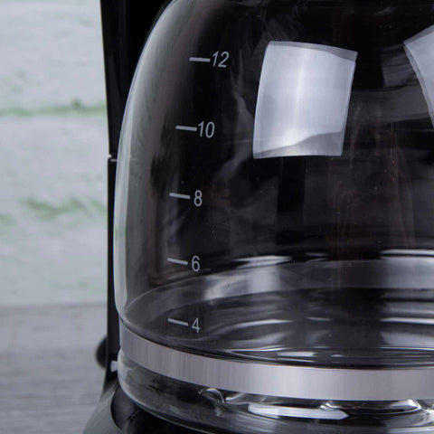 Imatge del producte de la cafetera elèctrica. Forma part de la col·lecció Crystal. Característiques: • Material: plàstic i acer inoxidable • Potència: 800 W • 220-240V 50-60 Hz • Capacitat: 1,5L • Color: xampany fosc. (Vista d'estudi). Producte oficial de Berlinger, impulsat per Promintra sl.