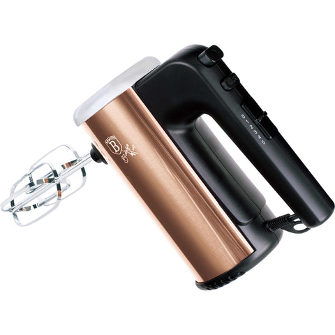 Product image of Hand mixer with stand. Part of the Metallic Line Rose Gold Edition . Features: • Material: plastic and stainless steel • Include: • 2 pcs beaters for eggs and cream • 2 pcs hooks for mixing dough • Voltage: 220-240 V, 50/60 Hz.... (Studio view). Official Berlinger Haus product, boosted by Promintra sl.
