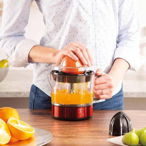 Product image of Electric citrus juicer. Part of the Metallic Line Burgundy Edition . Features: • Material: plastic, stainless steel • 220-240V/100-127VAC 50/60Hz 40W • Capacity: 0,7 L • Color: metallic burgundy. (Studio view). Official Berlinger Haus product, boosted by Promintra sl.