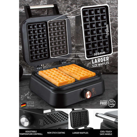 Imatge del producte de la gofrera de mida belga. Forma part de la col·lecció Black Rose. Característiques: • Potència: 1500 W • Voltatge: 220-240 V, 50/60 Hz • Mida de la placa: 26,2 * 21,6 cm • Recobriment ANTIADHERENT a la placa • Color: negre-or rosa. (Vista d'estudi). Producte oficial de Berlinger, impulsat per Promintra sl.