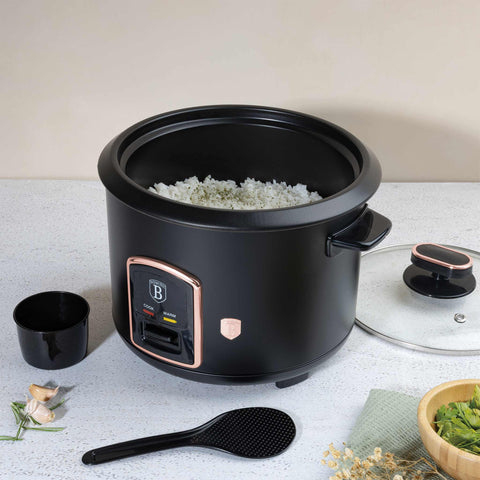 Product image of Electric rice cooker. Part of the Black Rose Collection . Features: • Material: stainless steel, aluminum, glass, plastic • 220-240V 50 / 60Hz 700W • Capacity: 1,8L, 10 cups • Length of power cord: 110 cm • Color: b.... (Studio view). Official Berlinger Haus product, boosted by Promintra sl.