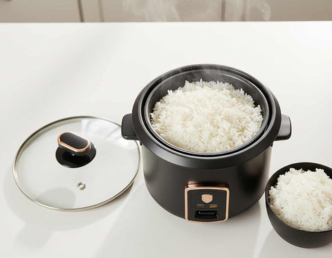 Product image of Electric rice cooker. Part of the Black Rose Collection . Features: • Material: stainless steel, aluminum, glass, plastic • 220-240V 50 / 60Hz 700W • Capacity: 1,8L, 10 cups • Length of power cord: 110 cm • Color: b.... (Studio view). Official Berlinger Haus product, boosted by Promintra sl.