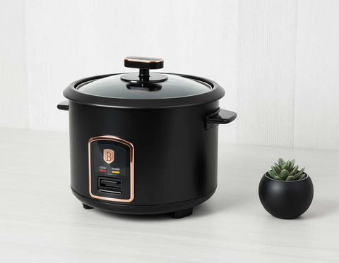 Product image of Electric rice cooker. Part of the Black Rose Collection . Features: • Material: stainless steel, aluminum, glass, plastic • 220-240V 50 / 60Hz 700W • Capacity: 1,8L, 10 cups • Length of power cord: 110 cm • Color: b.... (Studio view). Official Berlinger Haus product, boosted by Promintra sl.