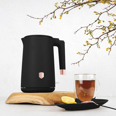Product image of Double wall kettle. Part of the Black Rose Collection . Features: • Material: 18/10 stainless steel inside, plastic outside • Capacity: 1,7L • Voltage: 220-240V,50/60Hz • Power: 1800 W • Color: black- rose gold. (Studio view). Official Berlinger Haus product, boosted by Promintra sl.