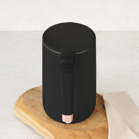 Product image of Double wall kettle. Part of the Black Rose Collection . Features: • Material: 18/10 stainless steel inside, plastic outside • Capacity: 1,7L • Voltage: 220-240V,50/60Hz • Power: 1800 W • Color: black- rose gold. (Studio view). Official Berlinger Haus product, boosted by Promintra sl.