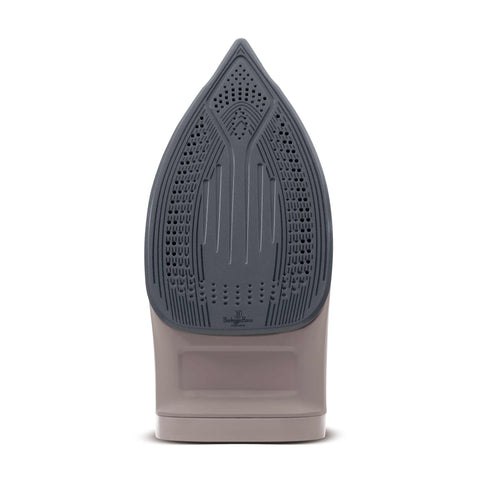 Imatge del producte de la planxa. Part de la col·lecció Taupe. Característiques: • 220-240V, 50/60Hz, 2200 W • Funcions: Sec/Vapor/Ràfega/Ruixat/Autoneteja • Capacitat del dipòsit d'aigua: 300 ml • Mida de la sola: 22,4*12,3 cm • Longitud de .... (Studio). Producte oficial de Berlinger, impulsat per Promintra sl.
