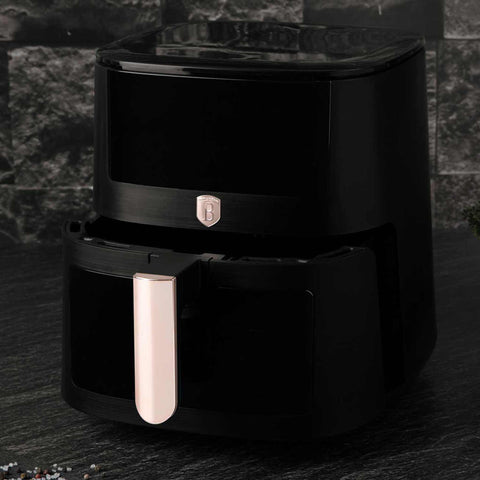 Imatge del producte de la fregidora d'aire de 8L amb finestra visible. Part de la col·lecció Black Rose. Característiques: • Potència: 220-240V ~ 50/60Hz 1650W • Control de temperatura: 40-200℃ • MIDA XXXL: Cistella per a aliments amb recobriment antiadherent de 8L • DIGITAL • Mida: 38,8*30*32,4 .... (Vista d'estudi) Producte oficial de Berlinger, impulsat per Promintra sl.