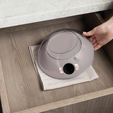 Product image of Kitchen scale with bowl. Part of the Taupe Collection . Features: • Material: plastic • LCD display • Capacity: 5 kg • AAA battery included • Accessories: • Measuring cup: 25 ml • Egg separator • Color: matt taupe. (Conceptual view). Official Berlinger Haus product, boosted by Promintra sl.