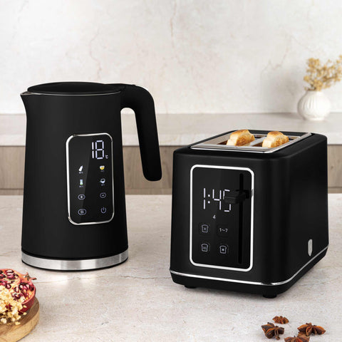 Product image of Digital electric kettle. Part of the Black Vantage Collection/Matte Black Collection/Black Silver Collection . Features: • Material: 18/10 stainless steel inside, plastic • Capacity: 1,7L • Voltage: 220-240V,50/60Hz • Power: 2200W • Length of power cord: 70-75 cm • Co.... (Studio view). Official Berlinger Haus product, boosted by Promintra sl.