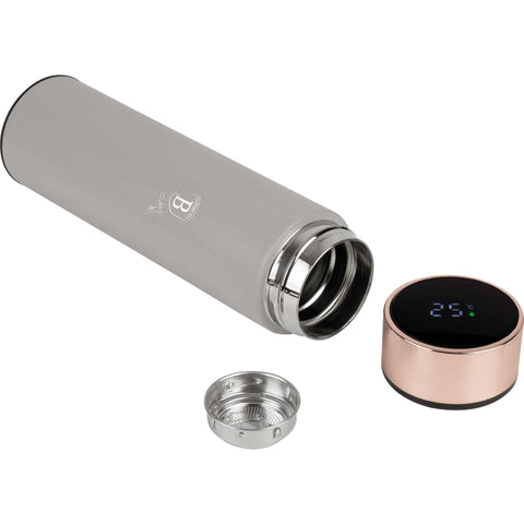 Imatge del producte d'ampolla amb indicador LED de temperatura de 0,5L. Forma part de la col·lecció Taupe. Característiques: • Material: cos interior d'acer inoxidable 18/10 amb recobriment en pols mat • Capacitat: 0,5 L • Filtre purificador d'acer inoxidable 18/10 • Color: taupe mat... (Vista d'estudi). Producte oficial de Berlinger, impulsat per Promintra sl.