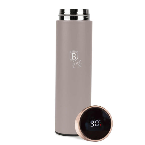 Imatge del producte d'ampolla amb indicador LED de temperatura de 0,5L. Forma part de la col·lecció Taupe. Característiques: • Material: cos interior d'acer inoxidable 18/10 amb recobriment en pols mat • Capacitat: 0,5 L • Filtre purificador d'acer inoxidable 18/10 • Color: taupe mat... (Vista d'estudi). Producte oficial de Berlinger, impulsat per Promintra sl.