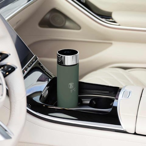 Product image of Drinking bottle with LED temperature display 0,5L. Part of the Matte Green Collection . Features: • Material: inner body 18/10 stainless steel with matt powder coating • Capacity: 0,5 L • 18/10 stainless steel purifying filter • Color: matt gree.... (Studio view). Official Berlinger Haus product, boosted by Promintra sl.