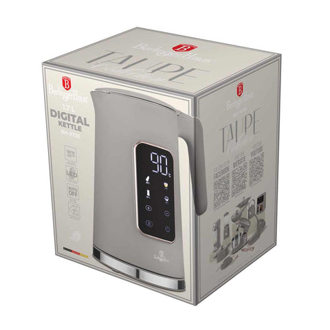 Imagem do produto: Chaleira elétrica digital. Parte da Coleção Taupe. Características: • Material: Interior em aço inoxidável 18/10, exterior em plástico • Capacidade: 1,7L • Voltagem: 220-240V, 50/60Hz • Potência: 2200W • Comprimento do cabo de alimentação: 70-75 cm • Co.... (Vista de estúdio). Produto oficial Berlinger Haus, com o apoio da Promintra sl.