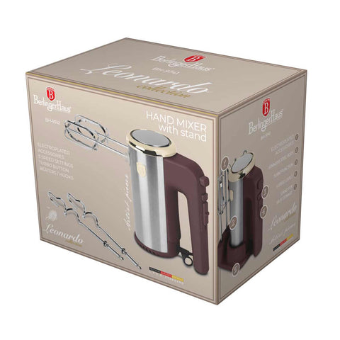 Imatge del producte de la batedora de mà amb suport. Part de la col·lecció Leonardo. Característiques: • Material: plàstic i acer inoxidable • Inclou: • 2 batedores per a ous i nata • 2 ganxos per a massa • Voltatge: 220-240 V, 50/60 Hz... (Vista d'estudi). Producte oficial de Berlinger, impulsat per Promintra sl.