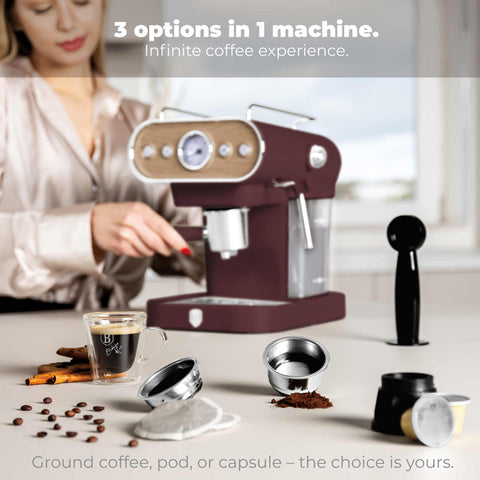 Imatge del producte de la cafetera Espresso 3 en 1. Part de la col·lecció Leonardo Nordic. Característiques: • Material: acer inoxidable, plàstic • Potència: 950 W • Voltatge: 220-240V 50-60 Hz • Dipòsit d'aigua d'1,2 L • Filtre per a 1 i 2 tasses • Cullera de plàstic 2 en 1 amb... (Vista d'estudi). Producte oficial de Berlinger, impulsat per Promintra sl.
