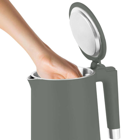 Imagem do produto: Chaleira elétrica de parede dupla. Parte da Coleção Verde Fosco. Características: • Material: aço inoxidável 18/10 no interior, plástico no exterior • Capacidade: 1,7L • Voltagem: 220-240V, 50/60Hz • Potência: 1800 W • Comprimento do cabo de alimentação: 75 cm. (Vista de estúdio). Produto oficial Berlinger Haus, com o apoio da Promintra sl.