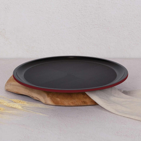 Product image of Pizza pan 32cm. Part of the Blaumann/Metallic Line Burgundy Edition . Features: • Material: carbon steel with titanPro non-stick coating • Size: 32*1,1 cm • Color: metallic burgundy. (Lifestyle view). Official Berlinger Haus product, boosted by Promintra sl.