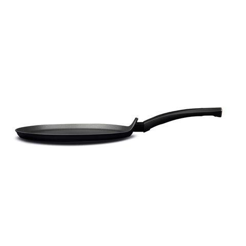Product image of Pancake pan 28cm. Part of the MATTE BLACK- ROSE GOLD . Features: • Material: forged aluminum with non-stick titanPro coating • Pancake pan Ø28 cm • Color: matt black- rose gold. (Studio view). Official Berlinger Haus product, boosted by Promintra sl.