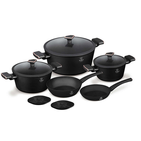 Product image of 10pcs cookware set. Part of the MATTE BLACK- ROSE GOLD . Features: • Material: forged aluminum with non-stick titanPro coating • Include: • Frypan Ø20*4,5 cm 1,0L • Deep frypan Ø24*6,5 cm 2,3L • Casserole with (str.... (Studio view). Official Berlinger Haus product, boosted by Promintra sl.