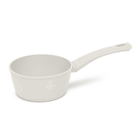 Imatge del producte de Salze pa 16cm. Part de la sèrie MATTE CREAM-GOLD. Característiques: • Material: alumini forjat amb recobriment antiadherent TitanPro • Salze pa Ø16*7 cm 1,2L • Color: crema-daurat mat. (Vista d'estudi). Producte oficial de Berlinger, impulsat per Promintra sl.