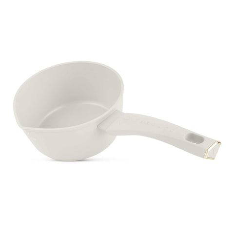 Imatge del producte de Salze pa 16cm. Part de la sèrie MATTE CREAM-GOLD. Característiques: • Material: alumini forjat amb recobriment antiadherent TitanPro • Salze pa Ø16*7 cm 1,2L • Color: crema-daurat mat. (Vista d'estudi). Producte oficial de Berlinger, impulsat per Promintra sl.