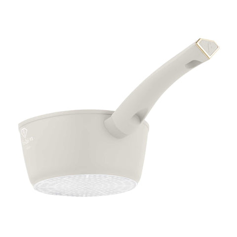 Imatge del producte de Salze pa 16cm. Part de la sèrie MATTE CREAM-GOLD. Característiques: • Material: alumini forjat amb recobriment antiadherent TitanPro • Salze pa Ø16*7 cm 1,2L • Color: crema-daurat mat. (Vista d'estudi). Producte oficial de Berlinger, impulsat per Promintra sl.