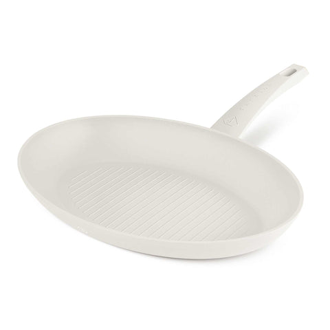 Product image of Fish pan 35x25cm. Part of the MATTE CREAM- GOLD . Features: • Material: forged aluminum with non-stick titanPro coating • Fish pan Ø35*25*4,5 cm • Color: matt cream- gold. (Studio view). Official Berlinger Haus product, boosted by Promintra sl.