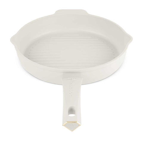Imatge del producte de la graella rodona de 2 boques de 26 cm. Forma part de la sèrie MATTE CREAM-GOLD. Característiques: • Material: alumini forjat amb recobriment antiadherent TitanPro • Graella de Ø26 cm • Color: mat crema-daurat. (Vista d'estudi). Producte oficial de Berlinger, impulsat per Promintra sl.