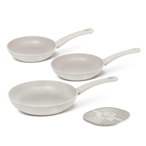 Product image of 4pcs frypan set. Part of the MATTE CREAM- GOLD . Features: • Material: forged aluminum with non-stick titanPro coating • Include: • Frypan Ø20*4,5 cm 1,0L • Frypan Ø24*4,8 cm 1,7L • Frypan Ø28*5,2 cm 2,4L •.... (Studio view). Official Berlinger Haus product, boosted by Promintra sl.