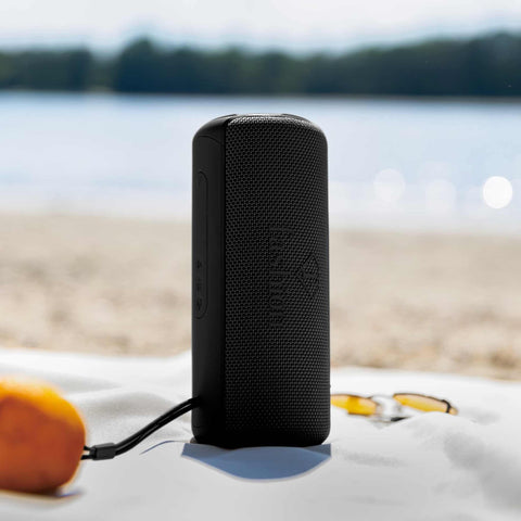 Product image of Bluetooth speaker medium size. Part of the MATTE BLACK- ROSE GOLD . Features: • Size: 8,5*8,9*21 cm • Bluetooth version 5.2 • Accessories: • Type C charging cable • Travel bag • Color: black- rose gold. (Studio view). Official Berlinger Haus product, boosted by Promintra sl.