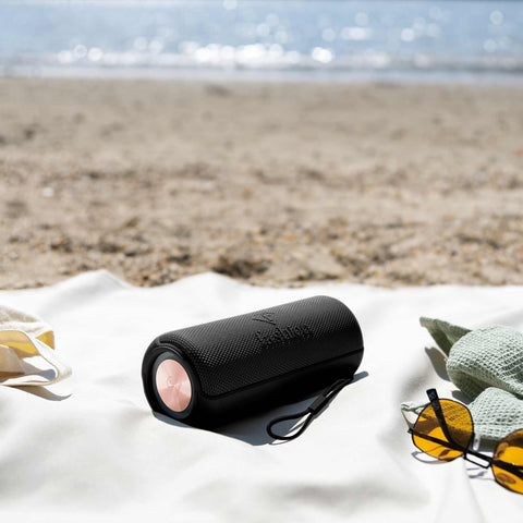 Product image of Bluetooth speaker medium size. Part of the MATTE BLACK- ROSE GOLD . Features: • Size: 8,5*8,9*21 cm • Bluetooth version 5.2 • Accessories: • Type C charging cable • Travel bag • Color: black- rose gold. (Studio view). Official Berlinger Haus product, boosted by Promintra sl.