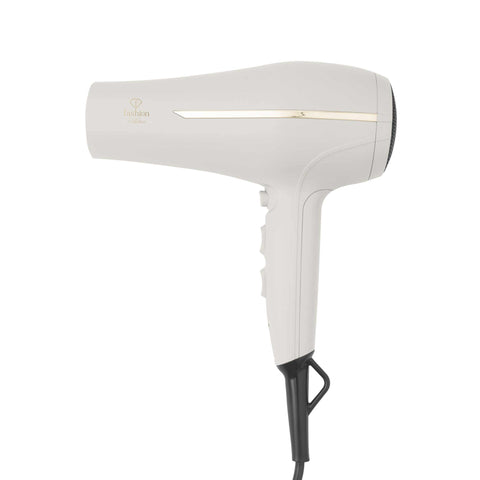 Imatge del producte d'assecador de cabells professional. Part de la sèrie MATTE CREAM-GOLD. Característiques: • 220-240V, 50-60 Hz, 1950-2300W • Motor de corrent continu • Accessoris: • Broquet • Difusor • Longitud del cable d'alimentació: 1,8 m • Color: crema-daurat. (Vista d'estudi). Producte oficial de Berlinger, impulsat per Promintra sl.