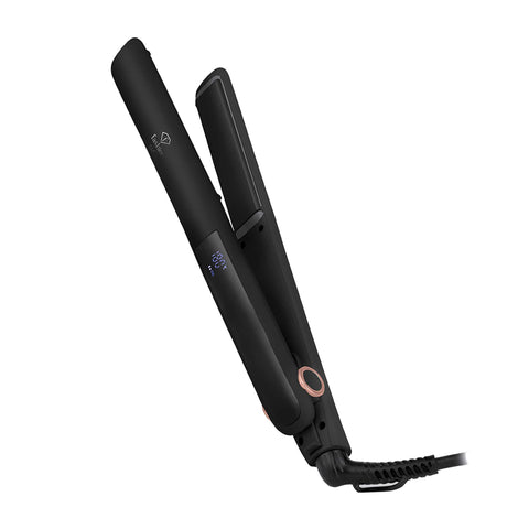 Product image of Hair straightener. Part of the MATTE BLACK- ROSE GOLD . Features: • 220-240V, 50-60 Hz, 50W • Maximum temperature: 210℃ • 25*110 mm heating plate with ceramic coating • Length of power cord: 1,8 m • Color: black- .... (Studio view). Official Berlinger Haus product, boosted by Promintra sl.