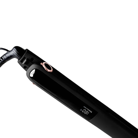 Product image of Hair straightener. Part of the MATTE BLACK- ROSE GOLD . Features: • 220-240V, 50-60 Hz, 50W • Maximum temperature: 210℃ • 25*110 mm heating plate with ceramic coating • Length of power cord: 1,8 m • Color: black- .... (Studio view). Official Berlinger Haus product, boosted by Promintra sl.