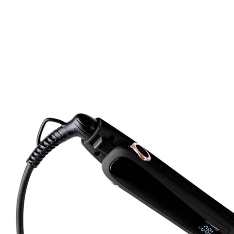 Product image of Hair straightener. Part of the MATTE BLACK- ROSE GOLD . Features: • 220-240V, 50-60 Hz, 50W • Maximum temperature: 210℃ • 25*110 mm heating plate with ceramic coating • Length of power cord: 1,8 m • Color: black- .... (Studio view). Official Berlinger Haus product, boosted by Promintra sl.