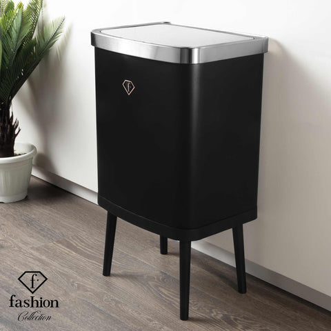Product image of Sensor bin 30L. Part of the MATTE BLACK- ROSE GOLD . Features: • Material: steel • Size: 40*30*67,5 cm, 30L • Power: 4 pcs AA battery (not included) • Color: black- rose gold. (Studio view). Official Berlinger Haus product, boosted by Promintra sl.