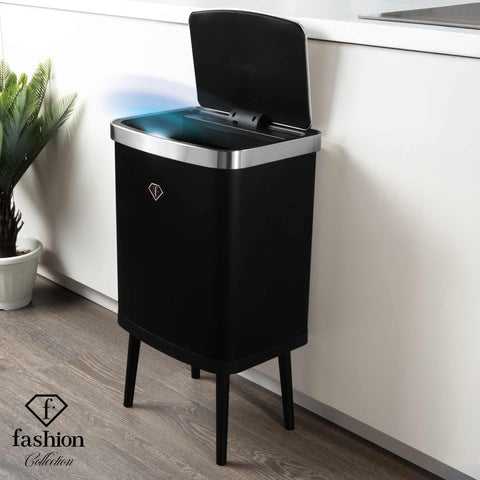 Product image of Sensor bin 30L. Part of the MATTE BLACK- ROSE GOLD . Features: • Material: steel • Size: 40*30*67,5 cm, 30L • Power: 4 pcs AA battery (not included) • Color: black- rose gold. (Studio view). Official Berlinger Haus product, boosted by Promintra sl.