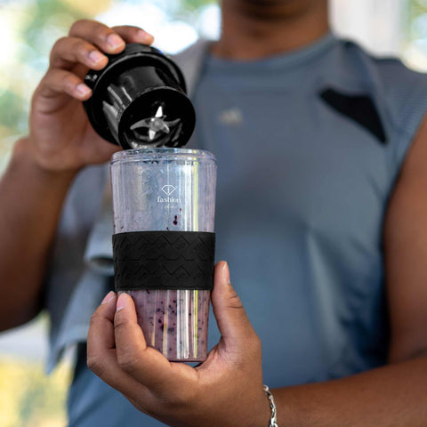 Product image of Cordless portable blender. Part of the MATTE BLACK- ROSE GOLD . Features: • Material: stainless steel, plastic • Power: 60 W • Rechargeable double battery -> higher performance • 400 ml bottle • Accessory: • Type C chargi.... (Studio view). Official Berlinger Haus product, boosted by Promintra sl.