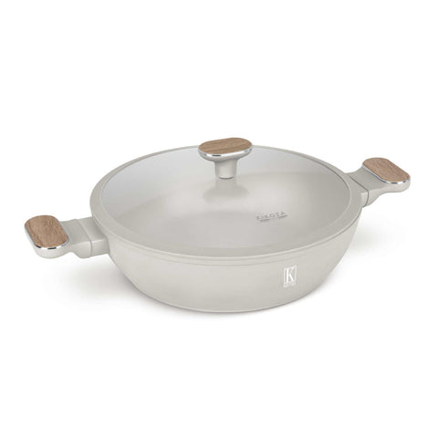 Product image of Shallow pot with lid 28cm. Part of the Kikoza Milano Collection . Features: • Material: forged aluminum with non-stick titanPro coating • Shallow pot with lid Ø28*7,5 cm 3,8L • Color: matt cream, wooden REGISTERED DESIGN BY.... (Studio view). Official Berlinger Haus product, boosted by Promintra sl.