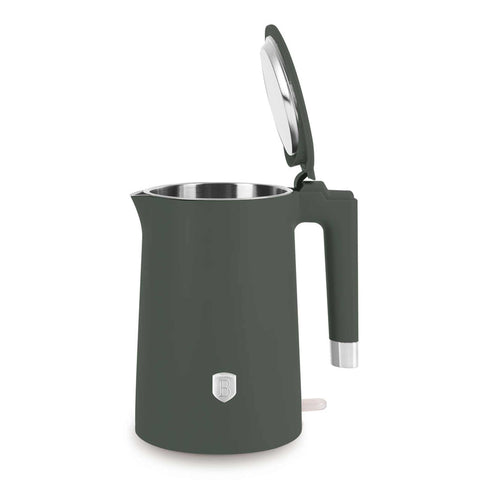 Imagem do produto: Chaleira elétrica de parede dupla. Parte da Coleção Verde Fosco. Características: • Material: aço inoxidável 18/10 no interior, plástico no exterior • Capacidade: 1,7L • Voltagem: 220-240V, 50/60Hz • Potência: 1800 W • Comprimento do cabo de alimentação: 75 cm. (Vista de estúdio). Produto oficial Berlinger Haus, com o apoio da Promintra sl.