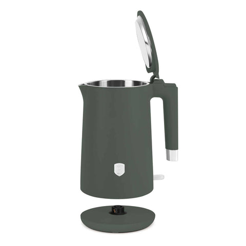 Imagem do produto: Chaleira elétrica de parede dupla. Parte da Coleção Verde Fosco. Características: • Material: aço inoxidável 18/10 no interior, plástico no exterior • Capacidade: 1,7L • Voltagem: 220-240V, 50/60Hz • Potência: 1800 W • Comprimento do cabo de alimentação: 75 cm. (Vista de estúdio). Produto oficial Berlinger Haus, com o apoio da Promintra sl.