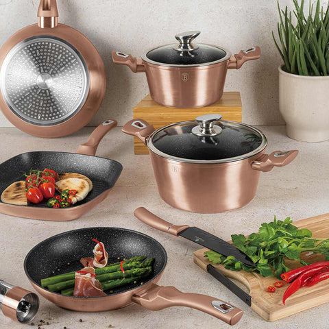 Product image of Electric pepper and salt mill 2pcs set. Part of the Metallic Line Rose Gold Edition . Features: • Material: stainless steel with CERAMIC grinder • Batteries: 4 pcs AA (not inc.) • WITH LIGHT • Color: rose gold • 2 pcs set. (Conceptual view). Official Berlinger Haus product, boosted by Promintra sl.